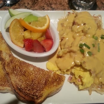 Le Peep - A version of eggs benedict.  Hollandaise sauce from heaven! - Breakfast & Brunch Near Me - Meridian, Idaho