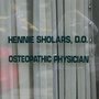 Photo of Sholars Hennie, DO