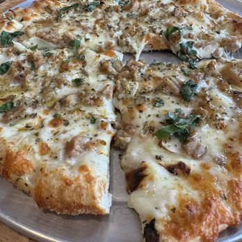 Lili's place - Sand pizza. (Clams and garlic white pizza l) - Pizza Near Me - Bethany Beach, Delaware Lili's place - Sand pizza. (Clams and garlic white pizza l) - Pizza Near Me - Bethany Beach, Delaware