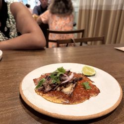 Cozobi Fonda Fina - Costra de NY strip - Steak taco with a layer of crispy cheese