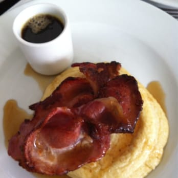 Bistrotheque - Pancakes, bacon, maple syrup - French Near Me - London, XGL