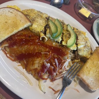 Doug's Place - I Denver omelette with avocado, extra crispy hashbrowns - Breakfast & Brunch Near Me - Castro Valley, California
