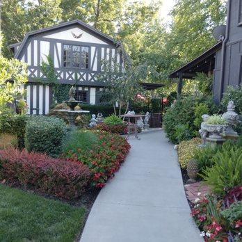 Vivilore - Patio entryway 2. - American Near Me - Independence, Missouri