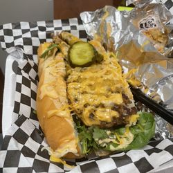 Kenny's Cajun & Creole Food Truck - Burger Poboy