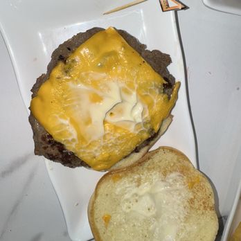 Oh My Grill - Cheeseburger - Diners Near Me - Honolulu, Hawaii
