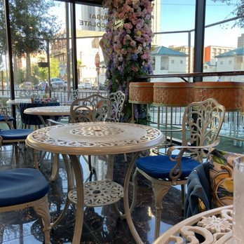 Dolce Italia by MEKK - Great spot to sit for dessert - Bakeries Near Me - Phoenix, Arizona