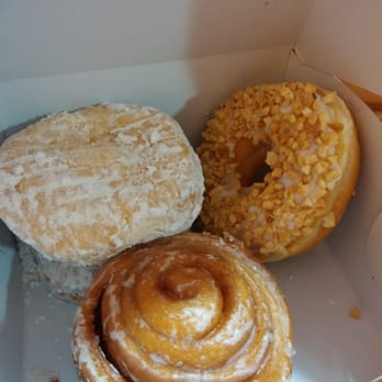 Supreme Donuts - Limon queso, cinnamon roll, white chocolate nut - Coffee & Tea Near Me - Camuy, Puerto Rico