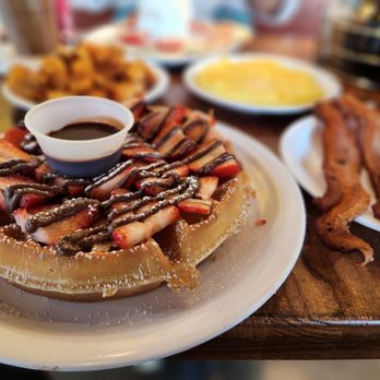 Eggs 'n Things Ko Olina - Strawberry Nutella Mochi Waffles - American Near Me - Kapolei, Hawaii