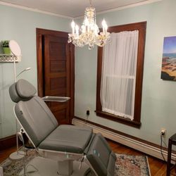 Reimagine Skin Spa - Private injection room for botulinum / neuromodulators and fillers to offer a more youthful look.