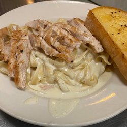 Billie Ann's Diner - Chicken alfredo special with garlic toast
