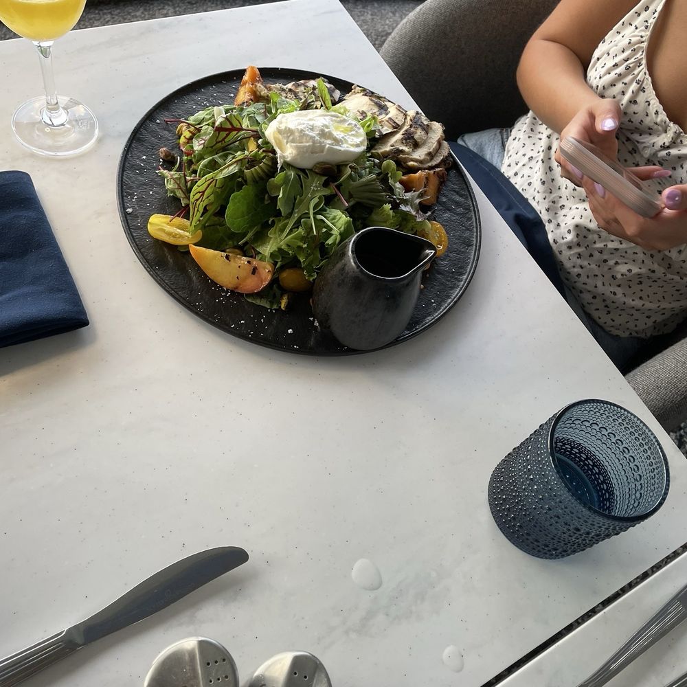 Skydome Restaurant - Peach burrata salad - Lounges Near Me - Arlington, Virginia