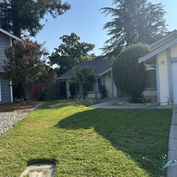 Ruiz Garden Services - This photo has mowed grass, edged grass, and trimmed bushes, and blown off property - Landscaping Near Me - Rio Linda, California Ruiz Garden Services - This photo has mowed grass, edged grass, and trimmed bushes, and blown off property - Landscaping Near Me - Rio Linda, California
