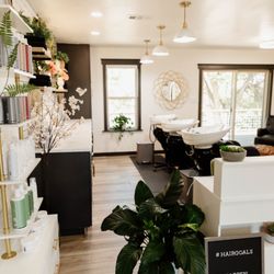 Bella Vita Salon - Beautiful interior