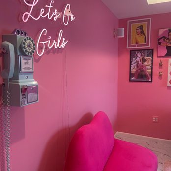Alisa Marie Brows & Spa - Waiting room - Skin Care Near Me - Royal Oak, Michigan Alisa Marie Brows & Spa - Waiting room - Skin Care Near Me - Royal Oak, Michigan