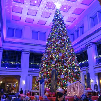 The Marshall Field's Walnut Room - 2018 Christmas tree under various lightings - American Near Me - Chicago, Illinois