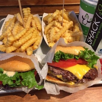 Shake Shack Garden State Plaza - Burgers Near Me - Paramus, New Jersey Shake Shack Garden State Plaza - Burgers Near Me - Paramus, New Jersey
