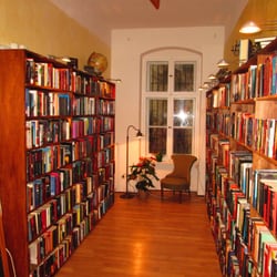 Totsicher - Unser "second hand" Raum, hier stehen die schon gelesen Bücher. Kaum ein Buch kostet hier mehr als 5,00€.