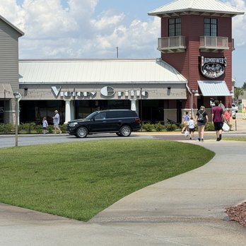 Baumhowers Victory Grille - Foley - Chicken Wings Near Me - Foley, Alabama
