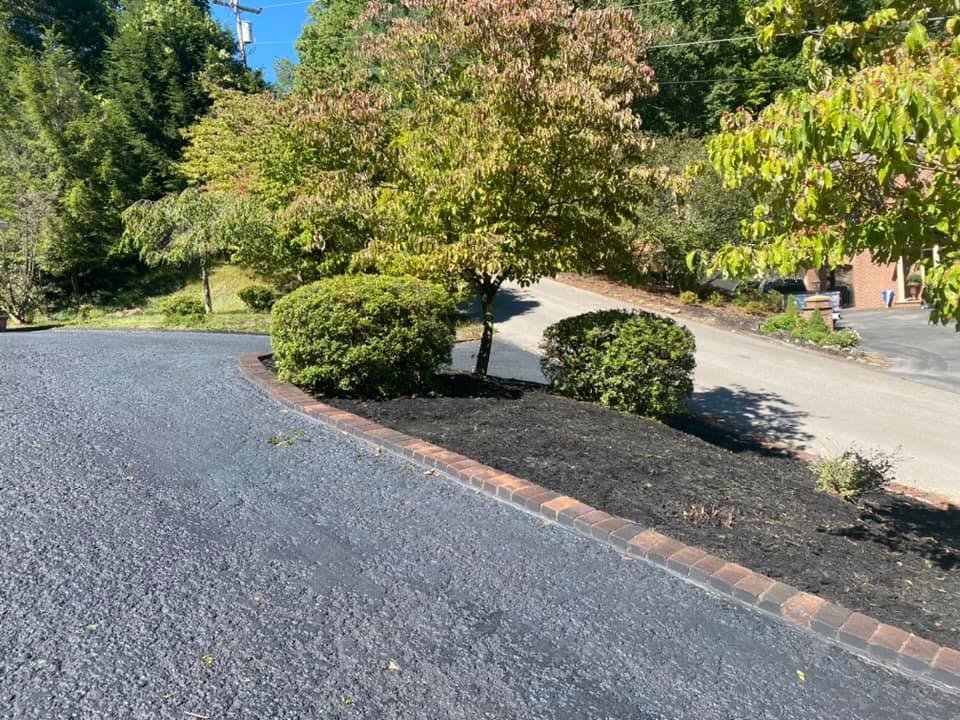 THE GARDEN LAWN CARE Updated October 2024 18 Photos Clarksburg