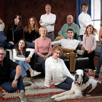 Jed8 Studios - Large family portrait, 10 cousins with parents and grandparents ! - Session Photography Near Me Jed8 Studios - Large family portrait, 10 cousins with parents and grandparents ! - Session Photography Near Me