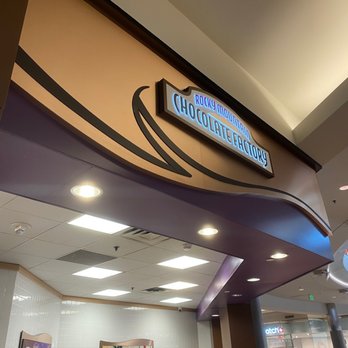 Rocky Mountain Chocolate Factory - the entrance - Chocolatiers & Shops Near Me - Bloomington, Minnesota