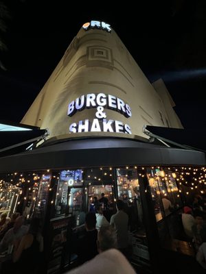 Burgers & Shakes by null