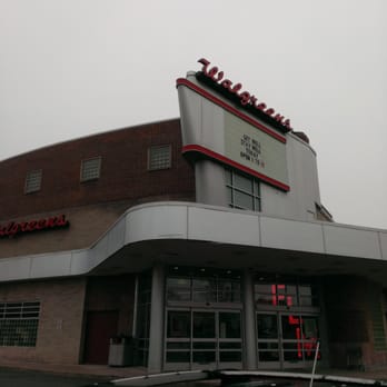 Walgreens - Front of store - Drugstores Near Me - West Hartford, Connecticut Walgreens - Front of store - Drugstores Near Me - West Hartford, Connecticut