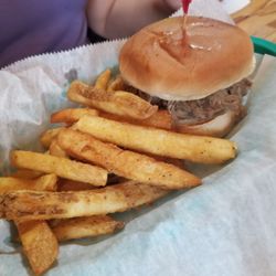 Al & Mick's Bbq - Pulled pork sandwich