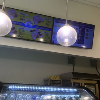 Beard Papa's - Menu up top and one at eye level - Bakeries Near Me - Charlotte, North Carolina