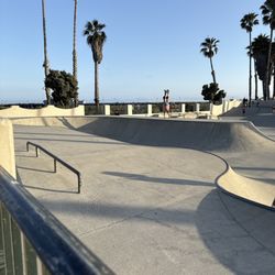 Skater's Point Skatepark - Handstand at the skate park!