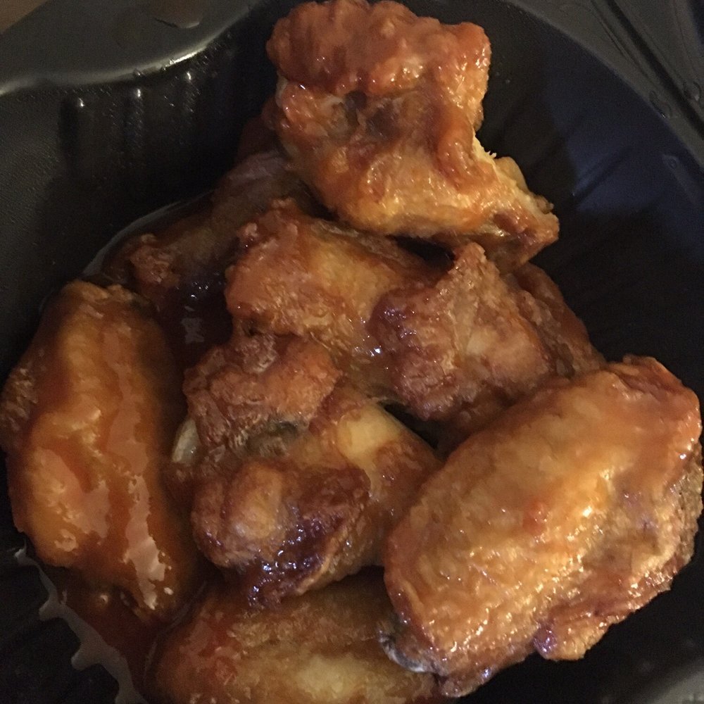 Pizza Hut - Looks like there is a lot of sauce on the bottom but there wasn't. - Pizza Near Me - Lebanon, Oregon Pizza Hut - Looks like there is a lot of sauce on the bottom but there wasn't. - Pizza Near Me - Lebanon, Oregon