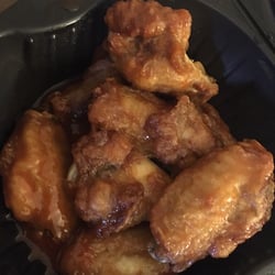 Pizza Hut - Looks like there is a lot of sauce on the bottom but there wasn't.
