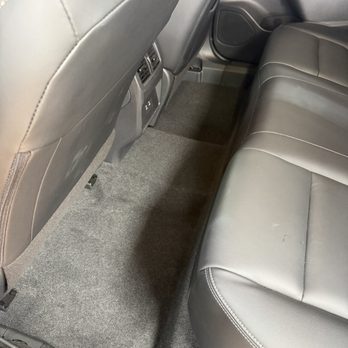 Hertz Rent A Car - No floor mats - Car Rental Near Me - Detroit, Michigan