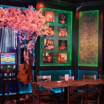 Diem Xua - a dining room with tables and chairs - Vietnamese Near Me - Falls Church, Virginia Diem Xua - a dining room with tables and chairs - Vietnamese Near Me - Falls Church, Virginia