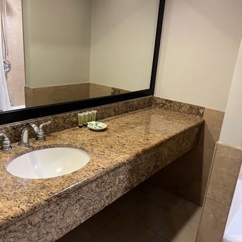 Aqua Palms Waikiki - Hotels Near Me - Honolulu, Hawaii