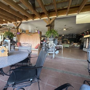 Mackintosh Fruit Farm - Comfy Lunch Spot? What!!! - Farmers Market Near Me - Berryville, Virginia Mackintosh Fruit Farm - Comfy Lunch Spot? What!!! - Farmers Market Near Me - Berryville, Virginia