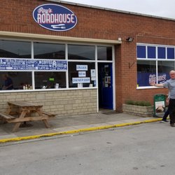 Ray's Roadhouse - Restaurant exterior