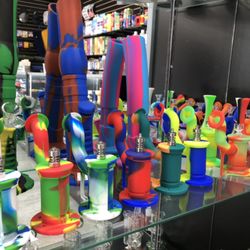 Winnetka Smoke Shop - Silicon
