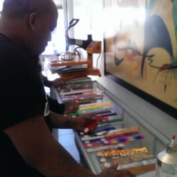 GDM Graphics - Reviewing the massive collection of sample vinyl