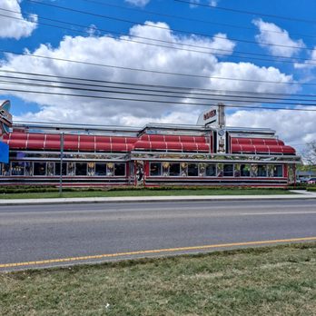Sunliner Diner - Outside - Diners Near Me - Pigeon Forge, Tennessee