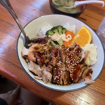 Tora Sushi Lounge - Sushi Bars Near Me - Seaside, Oregon