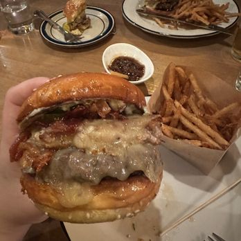 Flying Pig Pub & Kitchen - Pub Burger & Truffle fries & ranch - Pubs Near Me - Oceanside, California