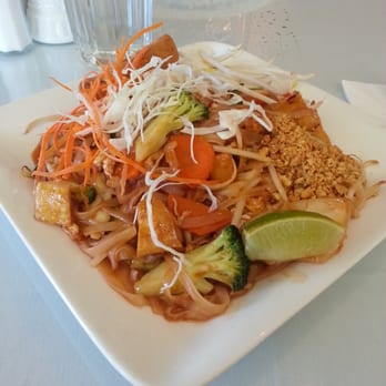 Thai Delicious Restaurant - Tofu Pad Thai lunch special - Thai Near Me - Tigard, Oregon