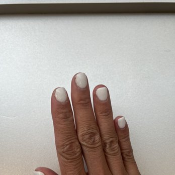 Milano Nail Spa Galleria - Right hand chipped 4 nails - Nail Salons Near Me - Houston, Texas