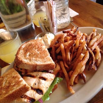Mominette - Momwich: chicken sandwich - French Near Me - Brooklyn, New York Mominette - Momwich: chicken sandwich - French Near Me - Brooklyn, New York