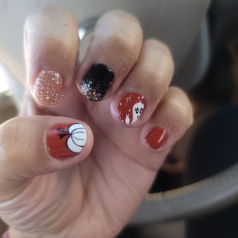 Pamper Me Nails & Spa - Nail Salons Near Me - Hesperia, California