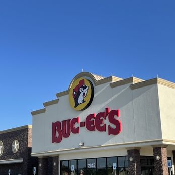 Buc-ee's - Outside - Gas Stations Near Me - Crossville, Tennessee