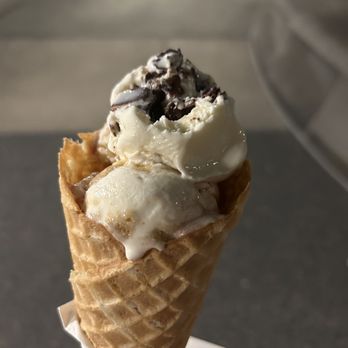 Salt & Straw - Jasmine milk and rhubarb single scoop split - Ice Cream & Frozen Yogurt Near Me - Orlando, Florida Salt & Straw - Jasmine milk and rhubarb single scoop split - Ice Cream & Frozen Yogurt Near Me - Orlando, Florida