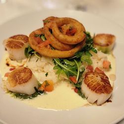 South Ridge Seafood Grill - Scallops with cauliflower mash with arugula and onion rings