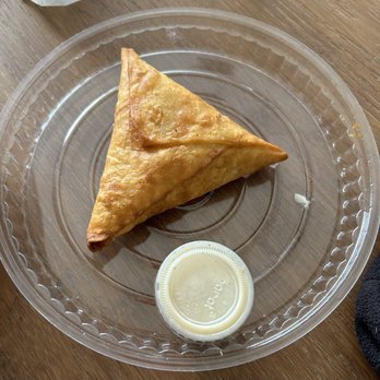 Hoyo's Kitchen - Veggie Sambusa - African Near Me - Columbus, Ohio